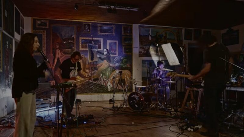 ESQUERDA: live session at Lenny’s Studio
